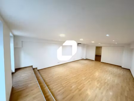 a louer  surface renovee