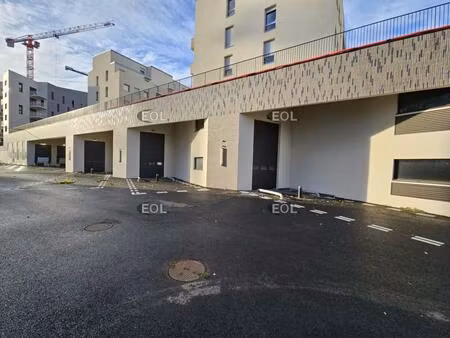 à louer : locaux d'activité/logistique urbaine  94200 ivry-sur-seine