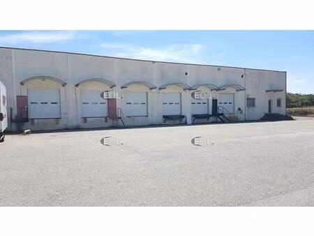 entrepot avec quais à louer