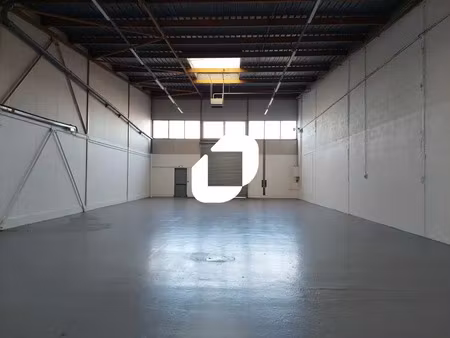 a louer  belle hauteur sous plafond