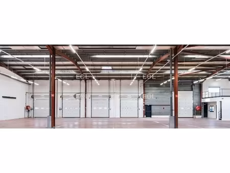 entrepot avec quais à louer