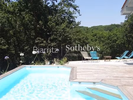 maison contemporaine avec piscine  au calme absolu à arcangues
