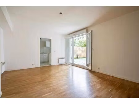 appartement moderne avec jardin privatif