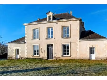 maison de 9 pièces de 190 m² à noyant-villages