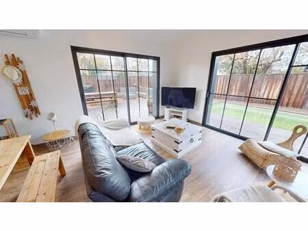 maison de 8 pièces de 190 m² avec piscine située à arès