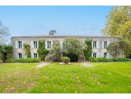 chateau de 12 pièces de 600 m² aux portes de bordeaux