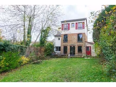 maison de 9 pièces de 215 m² située à chevreuse