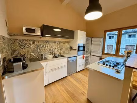 joyeuse - immeuble rénové  mixte habitation/commercial  dpe-c  tout confort !