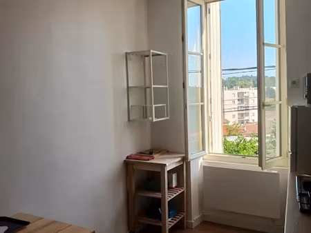 location meublée appartement 1 pièce 30 m² à nimes (30000)  520 €