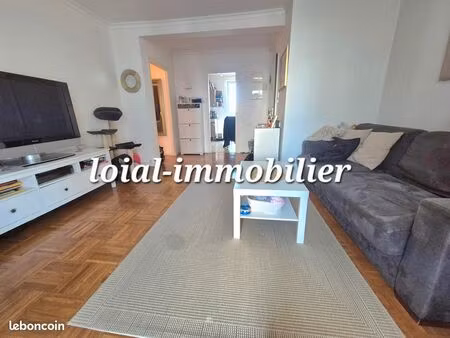 résidence calme et apprécier avec sa vue magnifique cette appartement vous ravira lumineux