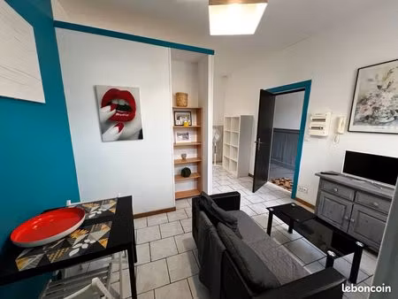 t1 centre ville gare sncf pour étudiant ou salarié en deplacement