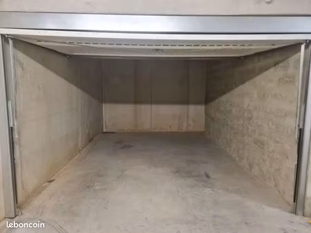 parking - garage box sécurisé pmr grande taille