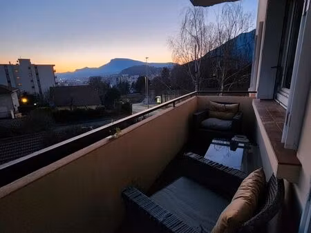 appartement 2 chambres meublé avec balcon et vue  dispo mars