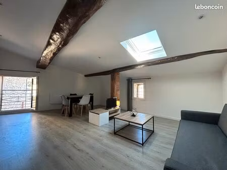 grand studio meublée - centre moussac