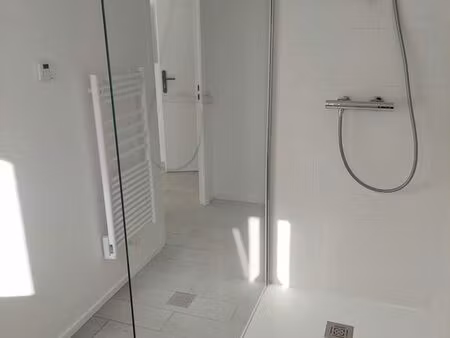 location t1 etat neuf dans residence standing