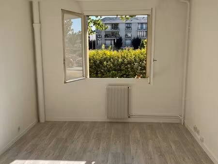 studio en rdv au pied basilique st remi 21m² - 390 cc