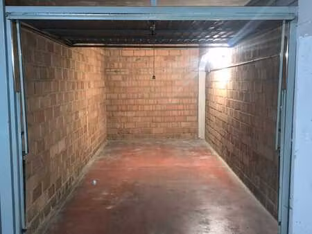 dr. zamenhof - box de garage fermé 14 m² bon état