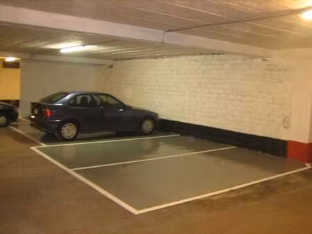 emplacement intérieur pour voiture