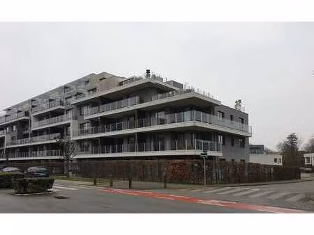 deux emplacements de parking couverts.