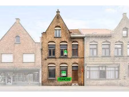 maison à rénover avec atelier et garage attenant au centre …