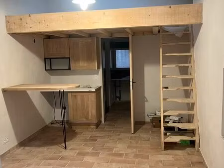 joli studio neuf dans villa au calme avec parking et extérieur