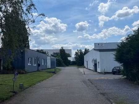 2 entrepôts à louer nivelles sud (520/250m2) (3300/1650€)