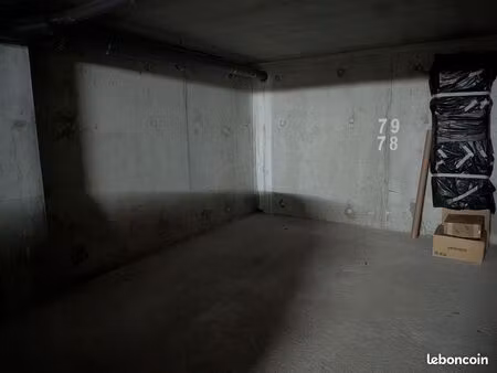 emplacement pour moto - souterrain