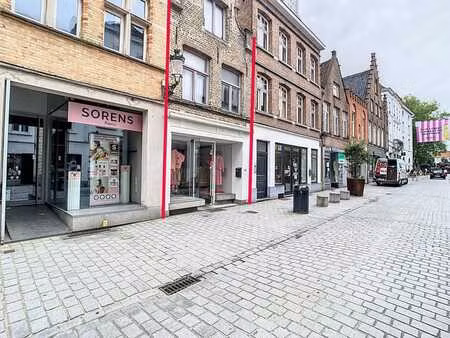 propriété commerciale sur un site commercial à bruges
