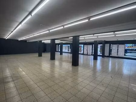 surface commerciale à louer – centre de trois-ponts 4980