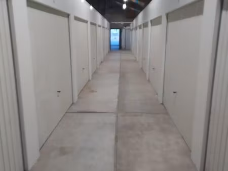 box/garage de stockage securise- disponibilite immédiate