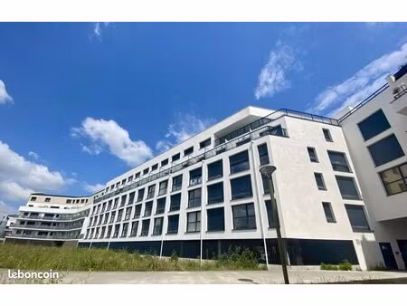 studio 1 pièce 28 m²