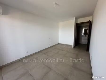 studio 1 pièce 30 m²