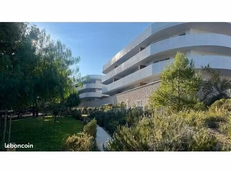 superbe t3 piscine et vue féerique