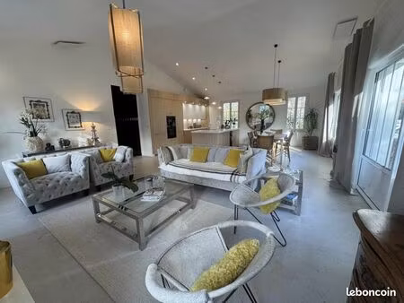 villa 8 pièces 261 m²