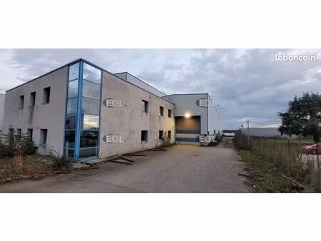 local d'activité 1 570 m²