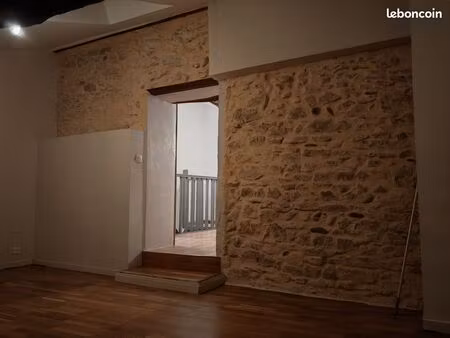 maison de village en pierre 4 chambres ou 3 chambres + 1 bureau - dpe c