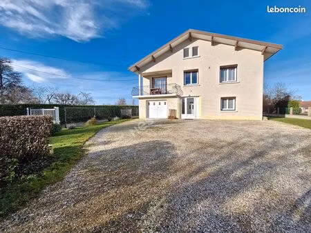 villa 5 pièces 137 m²