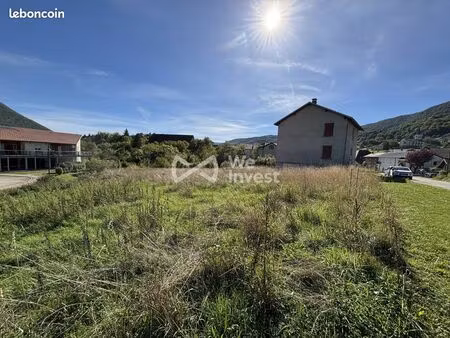 terrain 830 m² champfromier