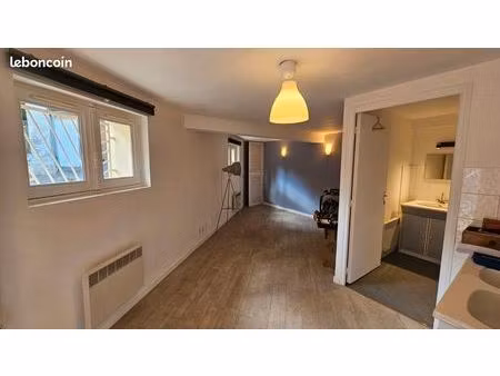 vend studio / local neyron