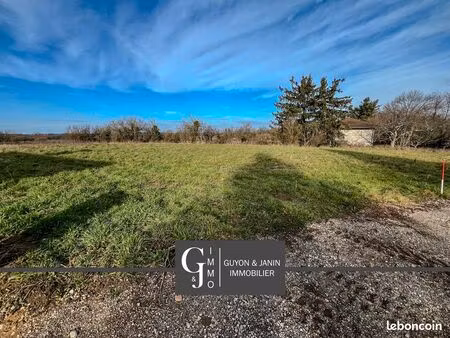 terrain 899 m² attignat