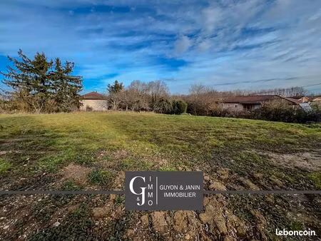 terrain 915 m² attignat