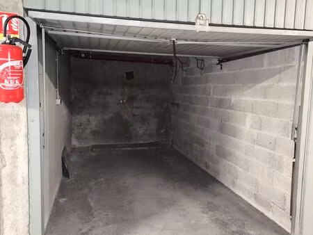 rare  bandol hyper centre  garage box fermé résidence sécurisée