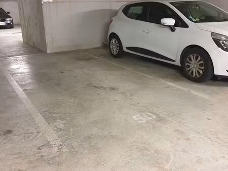 location place de stationnement