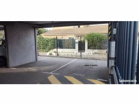 parking 20 m² frejus