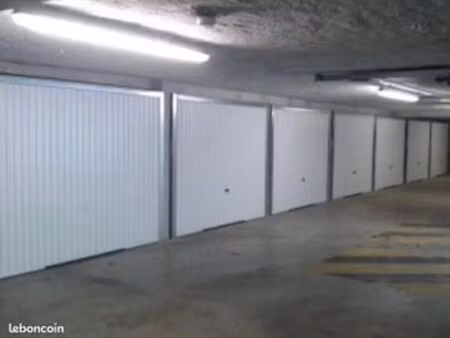 parking box fermé 18m2