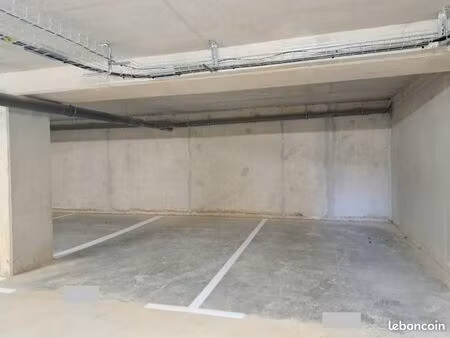 idéal investisseur - 3 places de parking brignoles