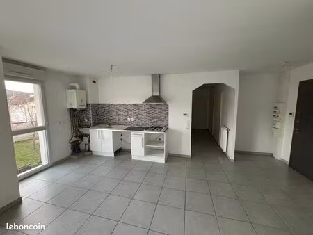 à vendre – t3 récent 65 m² avec balcon  cave & parking – gare à pied – ambérieu-en-bugey