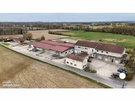 immeuble 3 pièces 244 m²