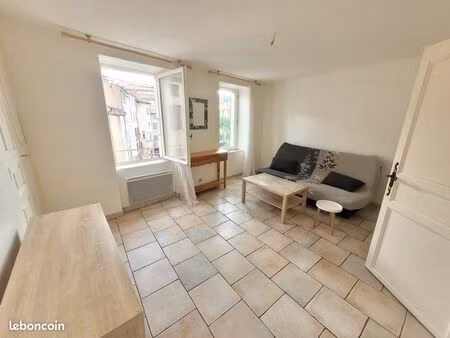 studio climatisé avec mezzanine au calme en centre ville