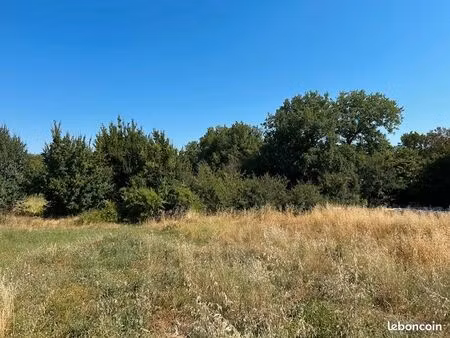 terrain 1 700 m² rians